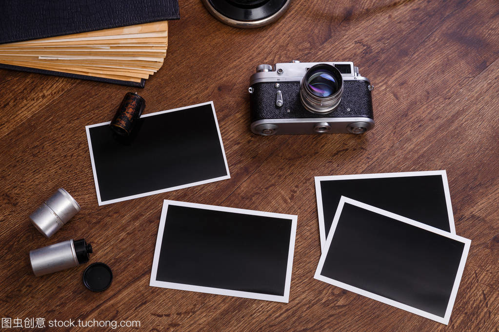 老式照片相機。空白的相框